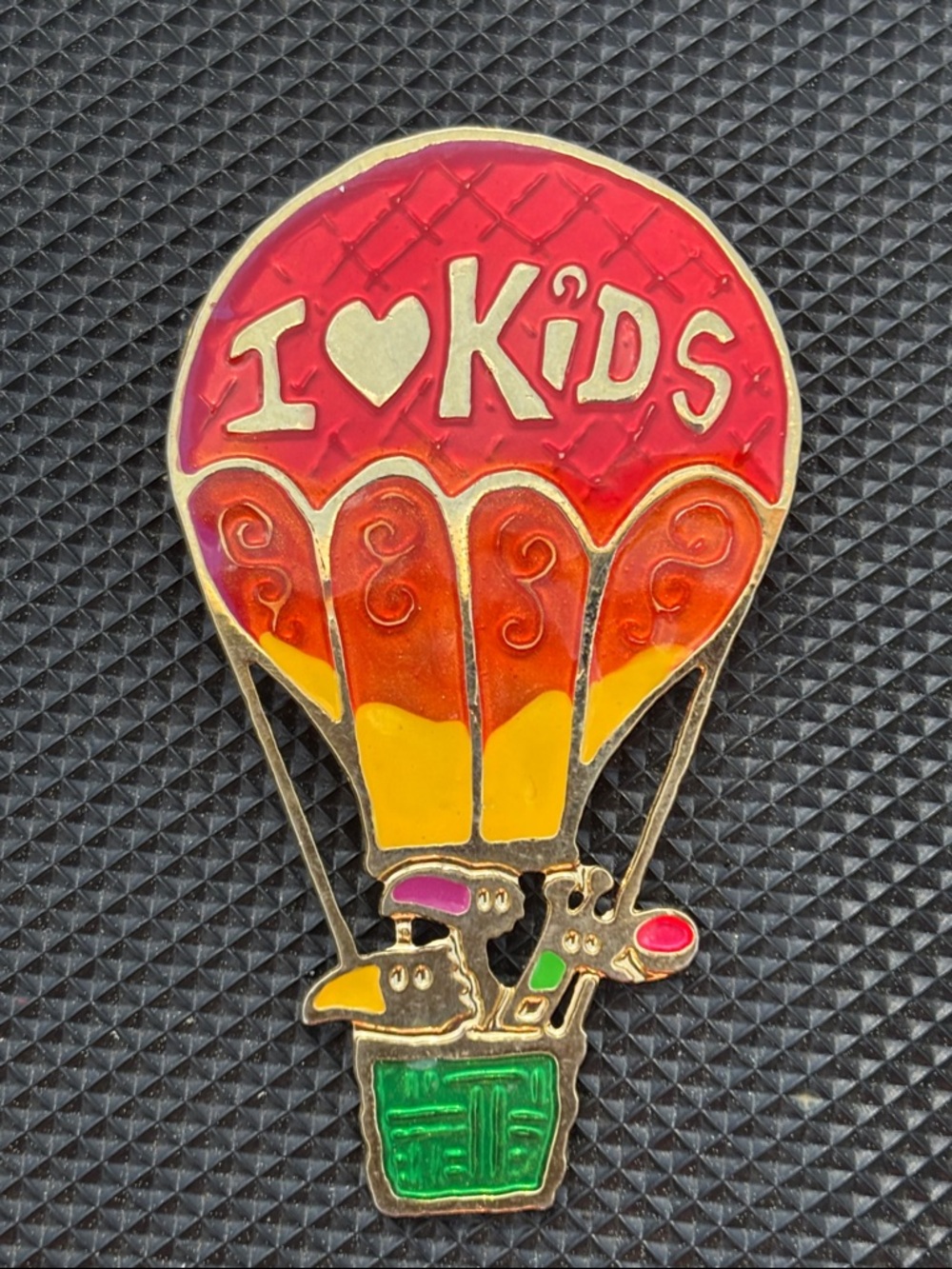 I ❤️ Kids Hot Air Balloon Enamel Lapel Pin – Colorful Adventure Brooch